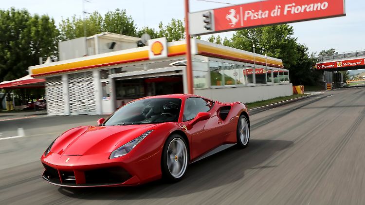 Wenn der Ferrari 488 GTB über die Straßen feuert ist das Dorf mit Sichreheit wach.