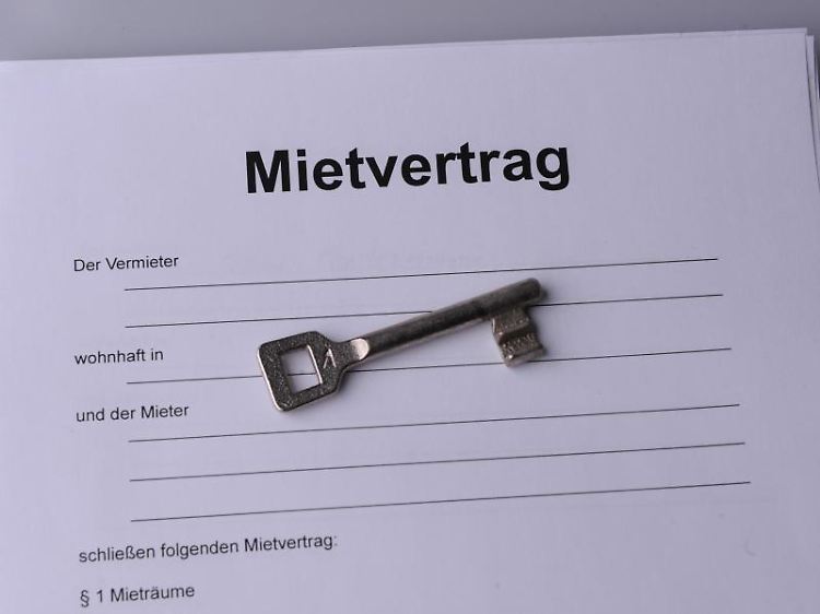 Erfüllt ein Mieter seine sich aus dem Vertrag ableitenden Pflichten nicht, droht eine Abmahnung. Wird die Miete nicht bezahlt oder die Wohnung beschädigt, droht die direkte Kündigung.