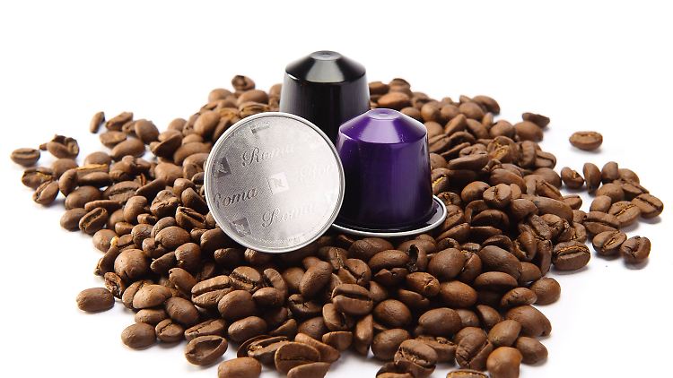 Viele Anbieter bauen inzwischen Kaffeekapseln nach. Das ist aber erst möglich, seit Nespressos Patente abgelaufen sind.