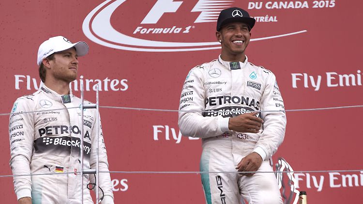 "Mercedes gibt mir die Chance, meinen Traum zu leben": Lewis Hamilton. Links daneben: Nico Rosberg, ratlos.