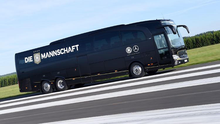 476 PS treiben den neuen Mannschaftsbus des DFB voran.