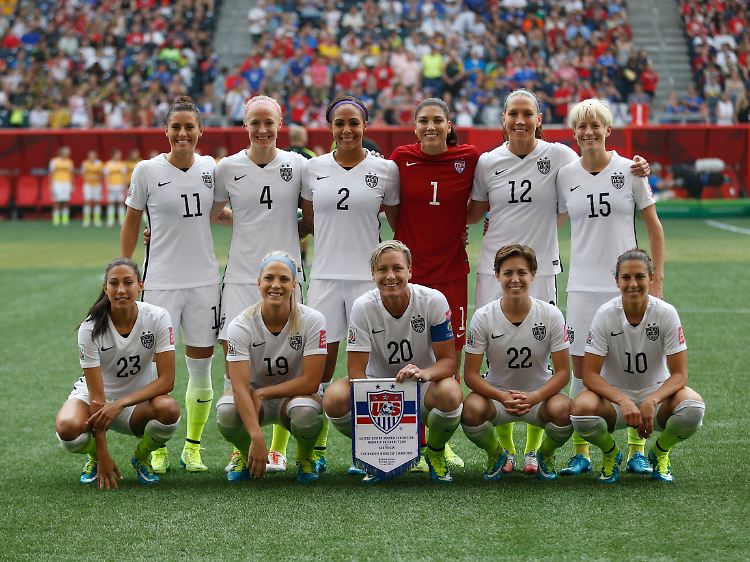 Die Nationalauswahl der USA: Torhüterin Hope Solo in Rot, Megan Rapinoe mit der Nummer 15. Christen Press trägt die 23.
