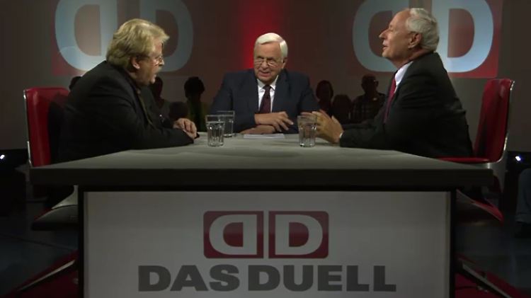 CDU-Europapolitiker Elmar Brok, Moderator Heiner Bremer und Ex-Linkenchef Oskar Lafontaine