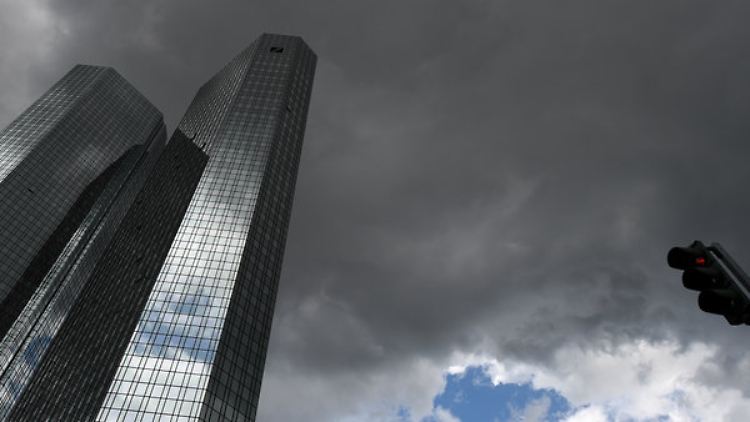 BBB+ - die Deutsche Bank verliert zwei Stufen.