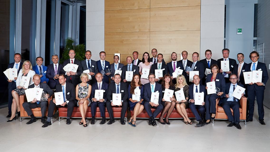 Die Sieger beim Zins-Award 2015 wurden feierlich in der Berliner Bertelsmann-Repräsentanz ausgezeichnet.