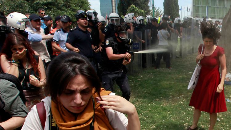 Die Proteste richteten sich damals zunächst gegen die Bebauung des Gezi-Parks im Zentrum Istanbuls. 