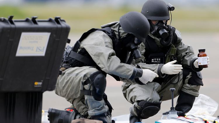 Soldaten bei einer Strahlenschutzübung.