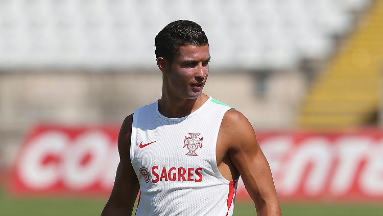 Kann für die schlappe Summe von einer Milliarde Euro gehen. Reals Superstar Cristiano Ronaldo.