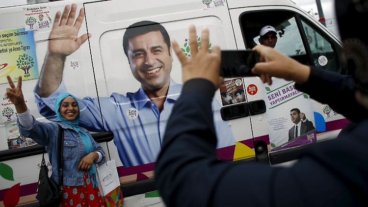 Erfolgreicher Wahlkampf: Demirtas konnte auch strenge Muslime für sich gewinnen.
