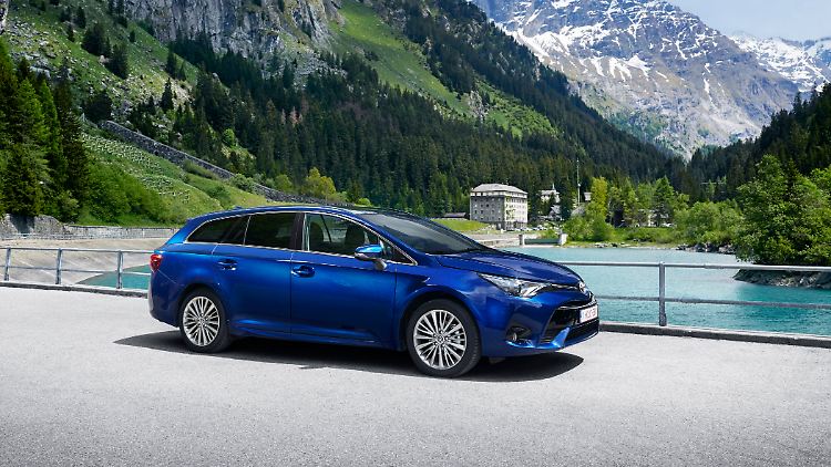 Das Facelift hat den Toyota Avensis etwas frischer gemacht. Ein Ausbund an Emotionalität ist er aber immer noch nicht.