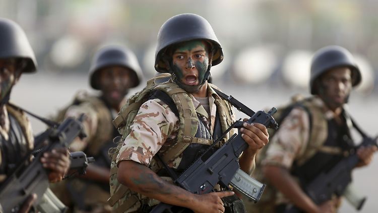 Soldaten einer saudischen Spezialeinheit mit einer Kurzversion des G36.