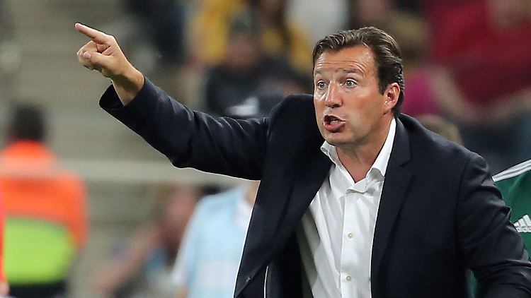 "Das ist Wahnsinn und ganz schlechter Stil", schimpft Marc Wilmots über Schalke 04.
