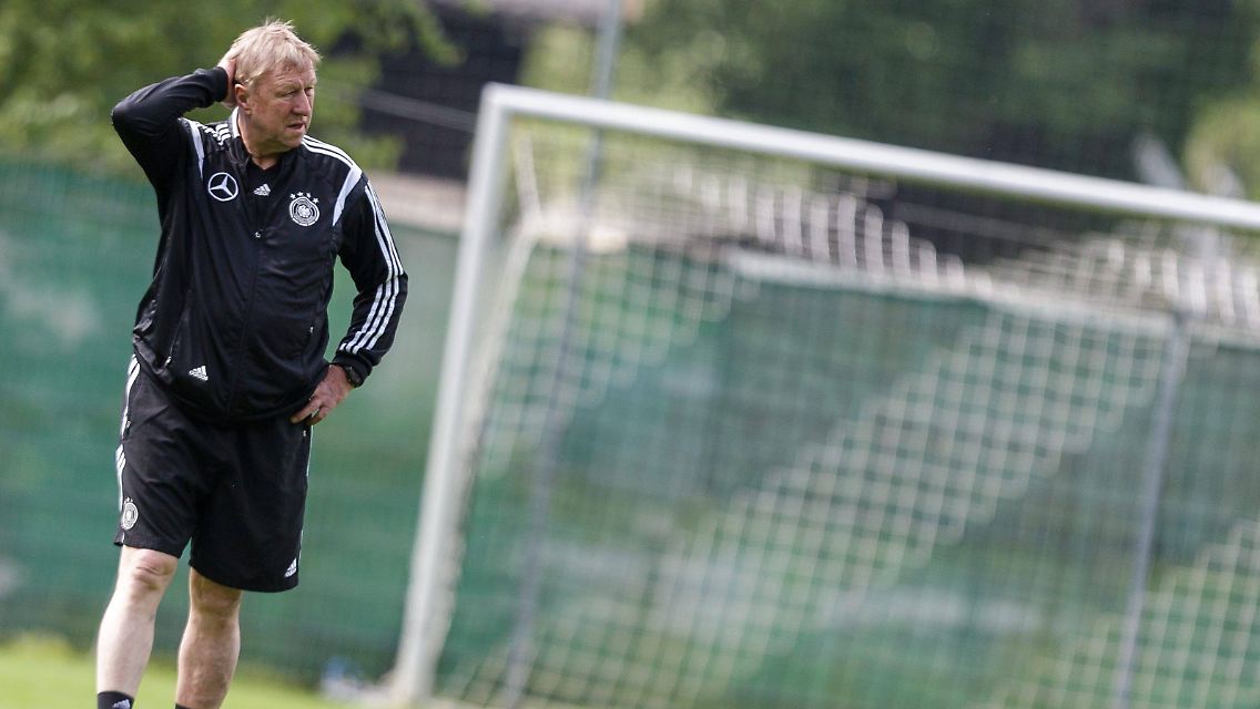 Und das ist der Chef des Ganzen: Horst Hrubesch ist seit Juni 2013 Trainer der U21.