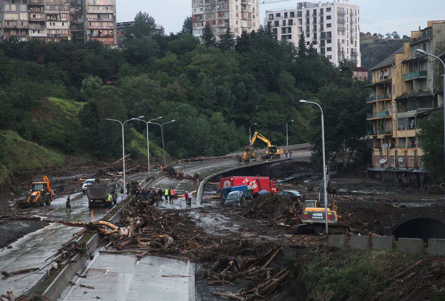Ein heftiges Unwetter kostet in der georgischen Hauptstadt Tiflis mindestens elf Menschen das Leben.
