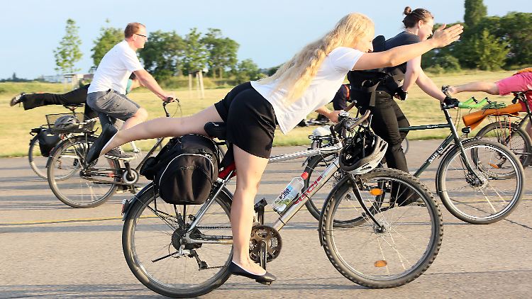 Das entspannt den Rücken und lockert das Straßenbild auf.
