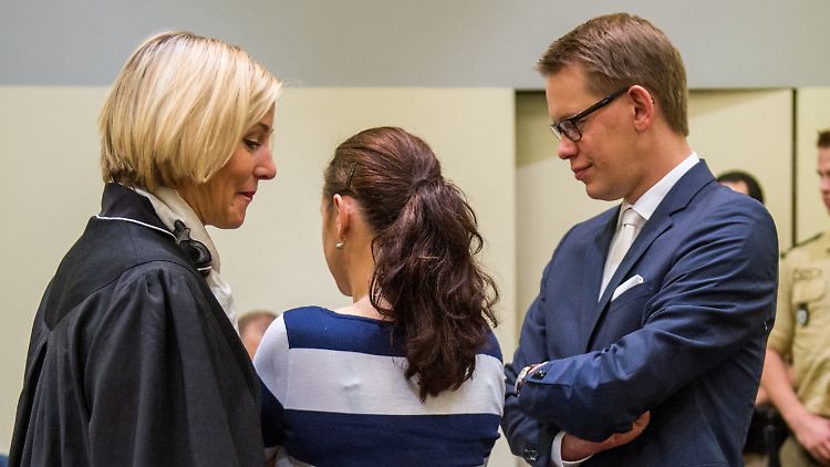 Die Vertrauenskrise zwischen Zschäpe und ihren Anwälten schwelt schon länger. Jetzt will die mutmaßliche NSU-Terroristin die Trennung von der Anwältin Sturm.