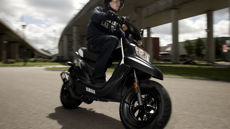Für den klassischen Motorroller mit Benzinmotor soll, nach dem Willen der Grünen, bald das Aus kommen.