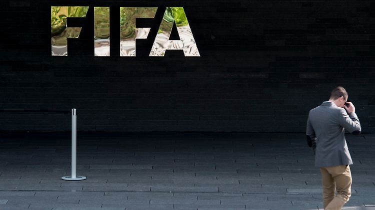 Immer mehr Verbände, Initiativen und Sponsoren wenden sich von der Fifa ab.