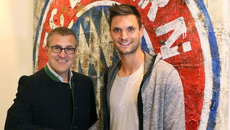 Torhüter Sven Ulreich (r.) mit dem stellvertretenden Bayern-Vorstandsvorsitzenden Jan-Christian Dreesen.