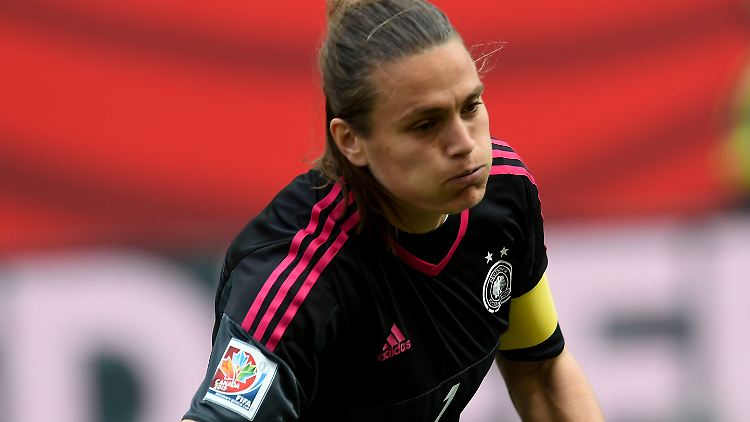 Nadine Angerer schlägt Alarm, die Leistung gegen Thailand dürfe sich nicht wiederholen.