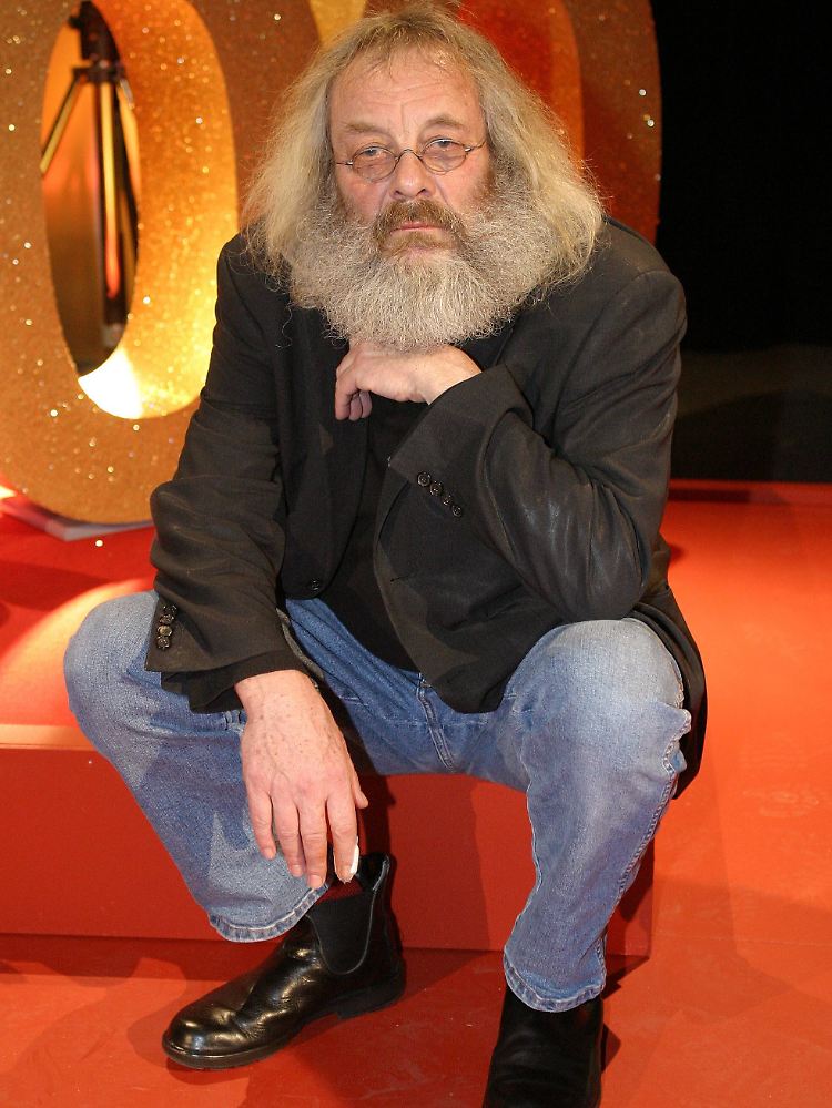 Rowohlt anlässlich eines Fototermins zur 1000. Folge der Fernsehserie "Lindenstraße" in Köln.
