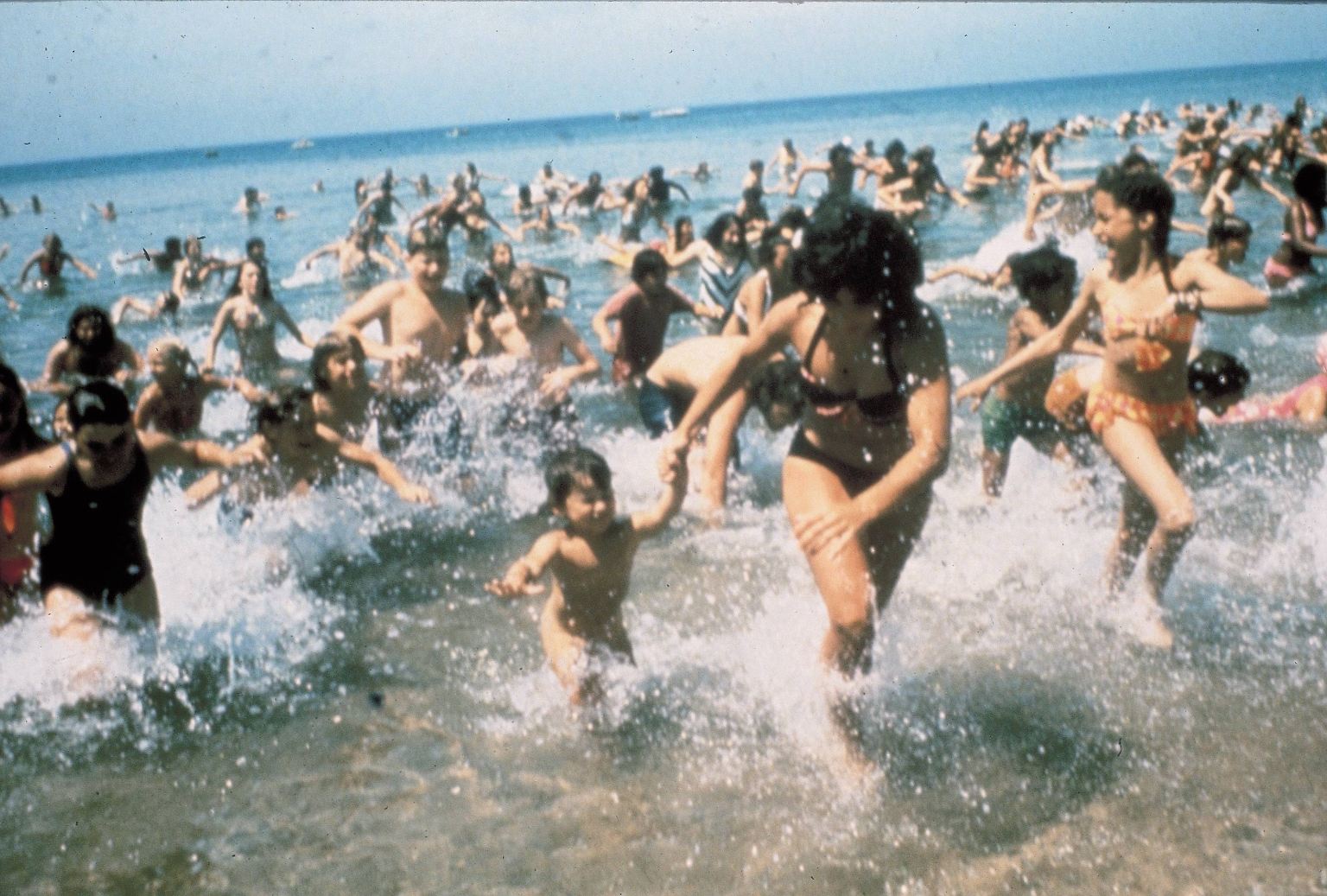 Juni 1975, vor genau 50 Jahren. Sommer am Inselstrand. Und doch ist nichts mehr, wie es einmal war.