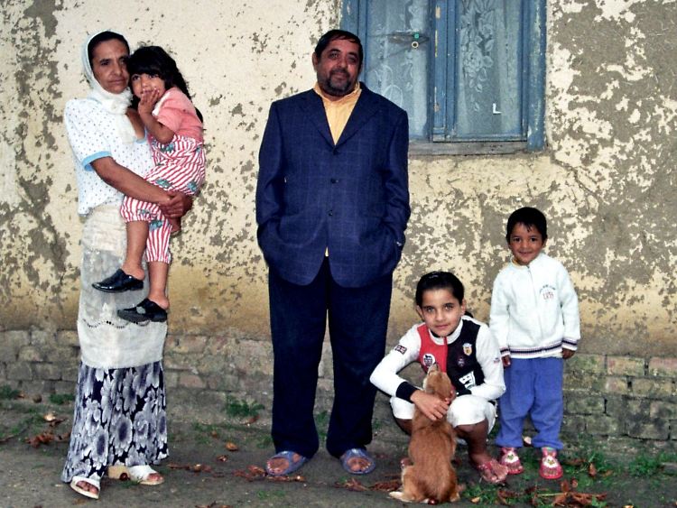Die Roma-Familie Neda: Vater Miron, Mutter Daniela und die Kinder Manuela, Patricia und Bogdan.