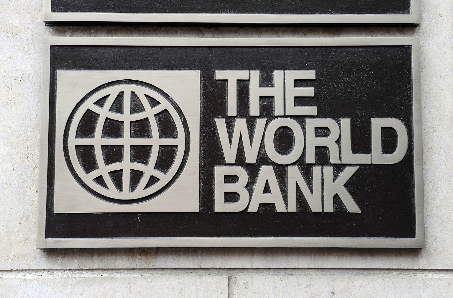 In ihrem jüngsten Bericht wagt die Weltbank einen Blick auf die künftige Entwicklung der weltweiten Wirtschaft. Das US-Nachrichtenportal "Business Insider" hat aus diesem Bericht die zehn Länder ermittelt, deren Volkswirtschaften bis 2017 voraussichtlich besonders langsam wachsen werden. Gezeichnet von diversen Problemen sind sie die Schlusslichter der Weltwirtschaft. Los geht es mit ...
