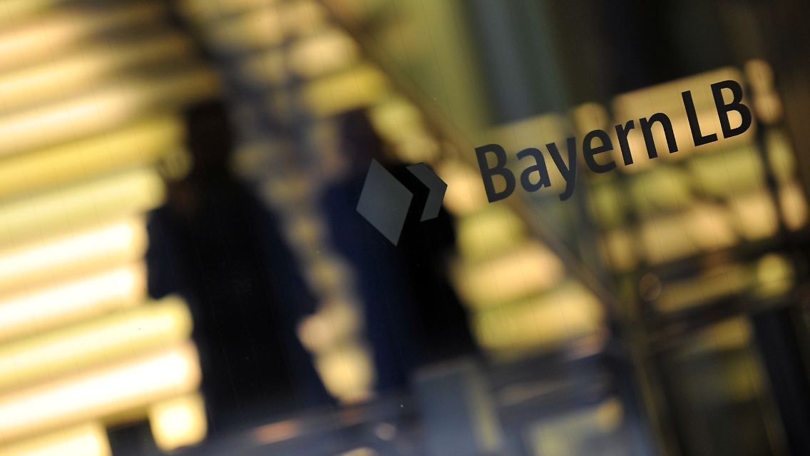 BayernLB schaut nach Westen: WestLB im Visier. Fusionsgespräche laufen.