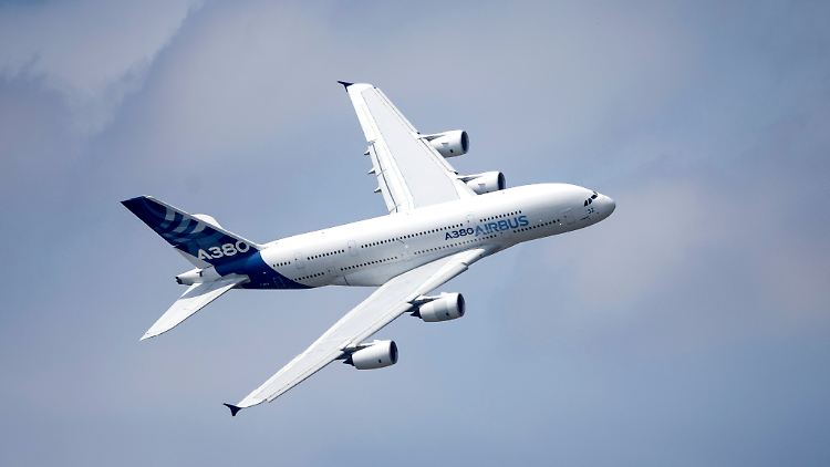 Die Proportionen geben einen Hinweis: Die Tragflächen des A380 sind bereits für einen längeren Rumpf ausgelegt und müssten nicht neu entwickelt werden.