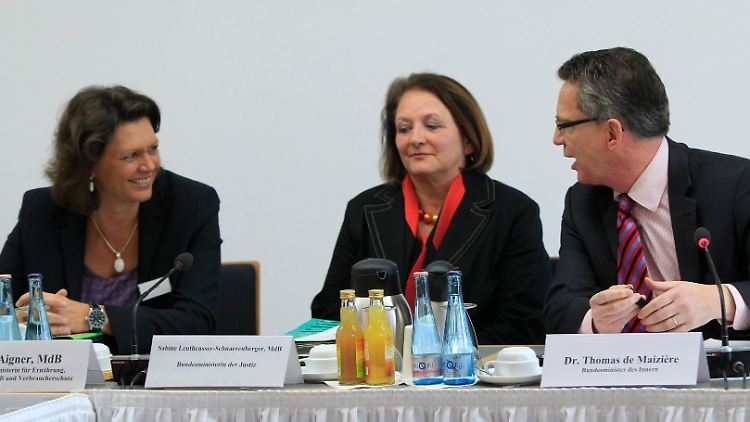 Regierung sucht Ausweg: Verbraucherschutzministerin Aigner, Justizministerin Leutheusser-Schnarrenberger und Innenminister de Maizière beim Datenschutzgipfel.