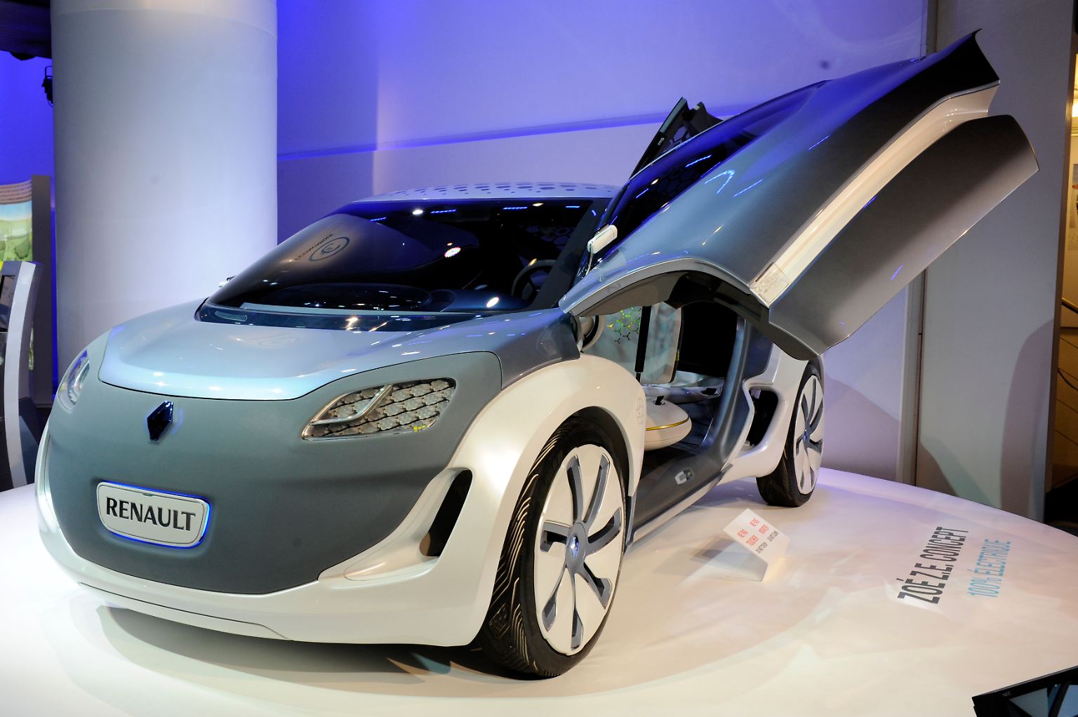 Bienvenue in Paris zur Motor Show an der Seine. Im Wechsel mit der IAA in Deutschland zeigt die Branche in Frankreich nun ihre Neuheiten. 