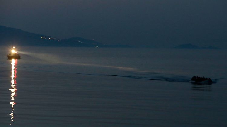 20 Schüsse soll das Schiff der griechischen Küstenwache abgefeuert haben.