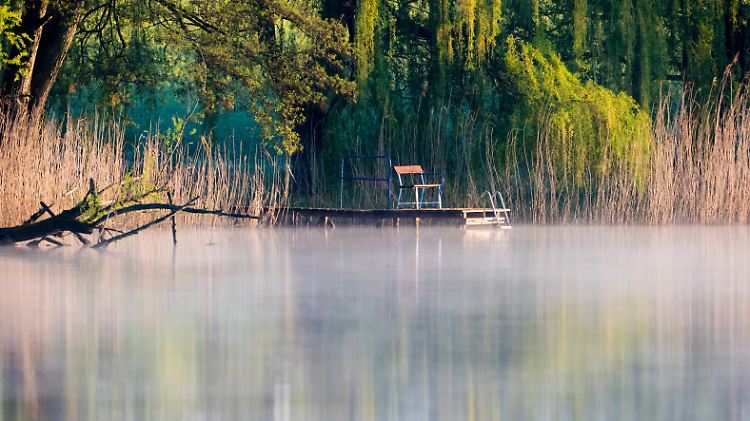 Kinder sollten niemals unbeaufsichtigt am oder im Wasser sein.