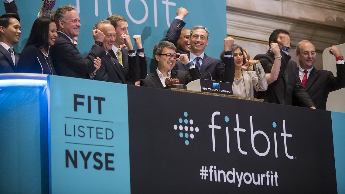 2015-06-18T145632Z_1774288358_GF10000132017_RTRMADP_3_FITBIT-IPO.JPG7302552255516776208.jpg