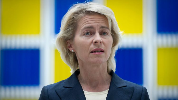 Mammutaufgabe: Von der Leyen muss die Hartz-IV-Sätze neu berechnen lassen.