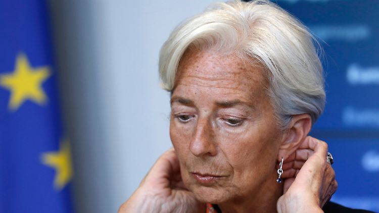 IWF-Chefin Lagarde macht sich auf der Pressekonferenz Luft. 