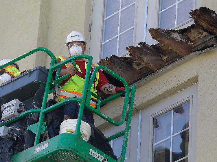Nach dem Balkonabsturz in Berkeley mit sechs Toten wird nun gegen die Baufirma ermittelt.