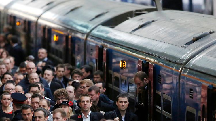 In London sind jeden Tag Millionen Pendler unterwegs. So auch Rachel, die Protagonistin in dem Thriller "Girl on the train".