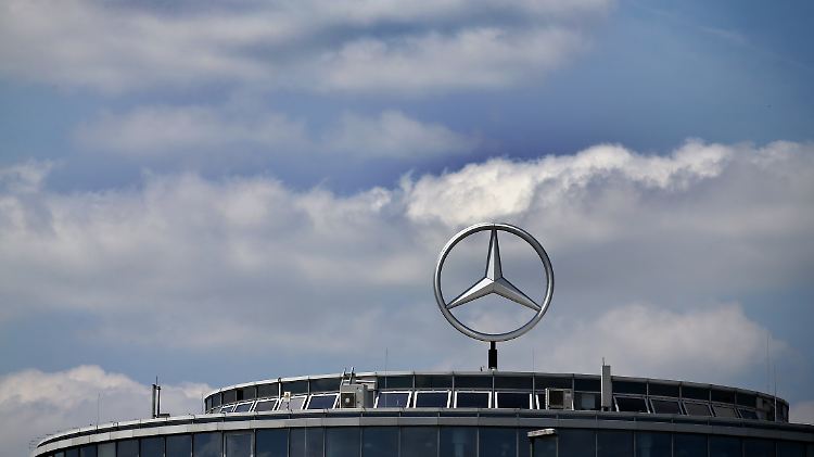 Daimler stößt Mercedes-Benz-Betriebe ab.