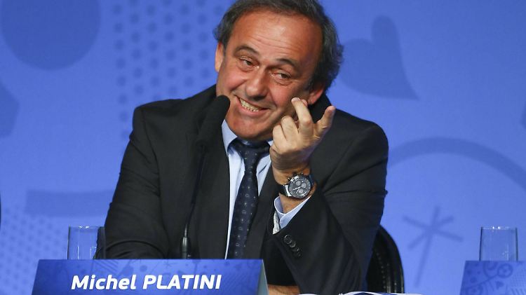 Es wird vermutet, dass Platini als Nachfolger von Sepp Blatter für den FIFA-Vorsitz kandidieren könnte.