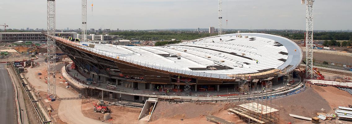 Die Bauarbeiten sind in vollem Gange, ... (Radsporthalle, Archivbild vom 29. Juni 2010)