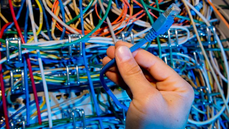 Die NSA soll mithilfe des BND deutsche und europäische Unternehmen ausspioniert haben. Welche Suchbegriffe konkret verwendet wurden, versucht der NSA-Ausschuss herauszufinden.