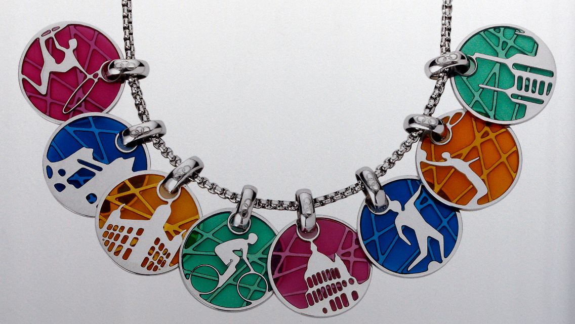 ... Olympia-Schmuck gibt es auch schon. (offizielle Schmuck-Kollektion für London 2012)