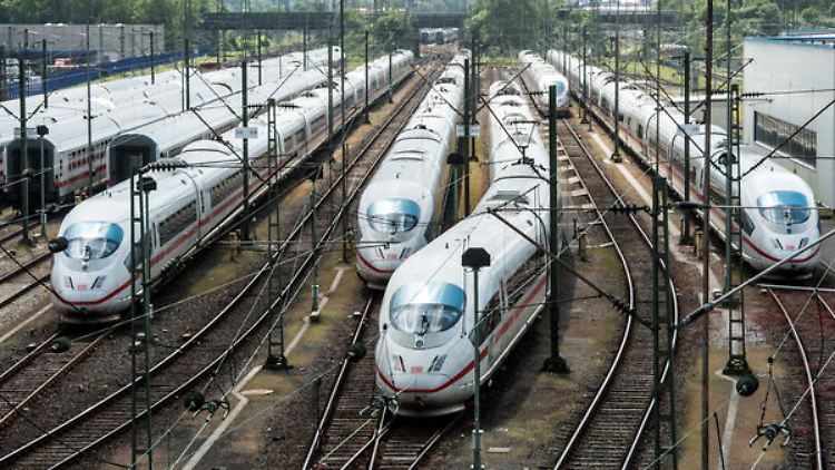 Stehende Züge bringen kein Geld: Durch Streiks entgehen der Bahn angeblich Hunderte Millionen.