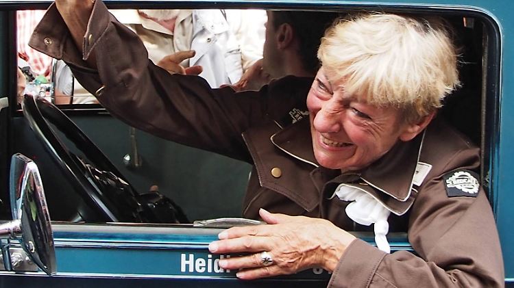 Heidi Hetzer hat etwas gegen zu häufige Raucherpausen.