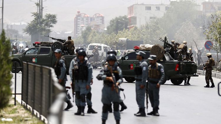 Afghanische Sicherheitskräfte vor dem Parlament.