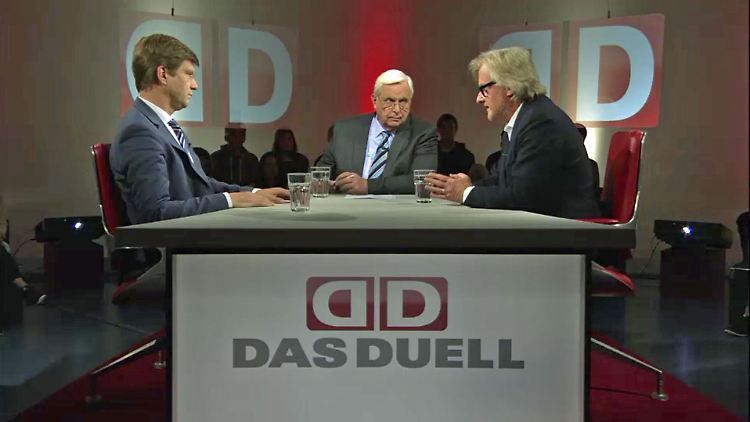 Schwennicke (.l) und Jörges (r.) im Gespräch mit Heiner Bremer.