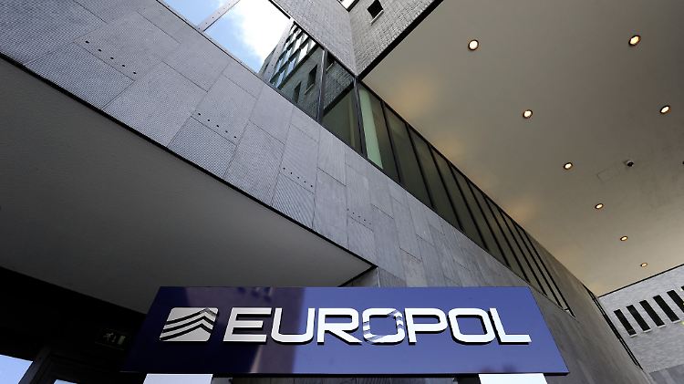 Mindestens 46.000 Accounts sollen allein bei Twitter IS-Unterstützern zuzuordnen sein. Europol geht dagegen nun mit einer Sondereinheit vor.