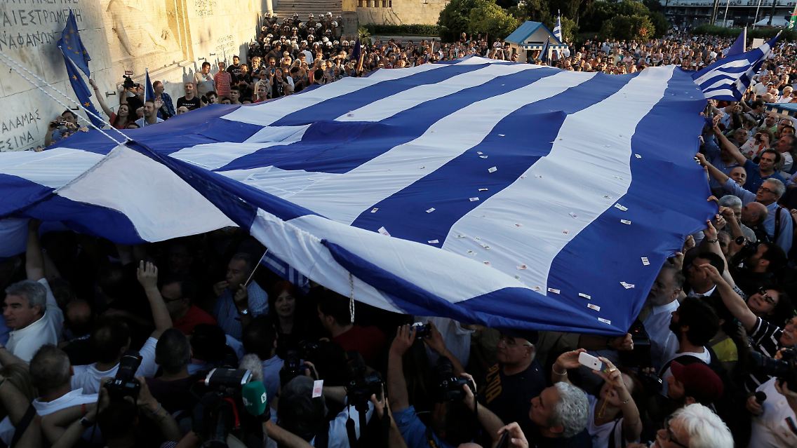 Gestern wurde in Athen für einen harten Verhandlungskurs demonstriert, heute für einen Verbleib in der Eurozone.
